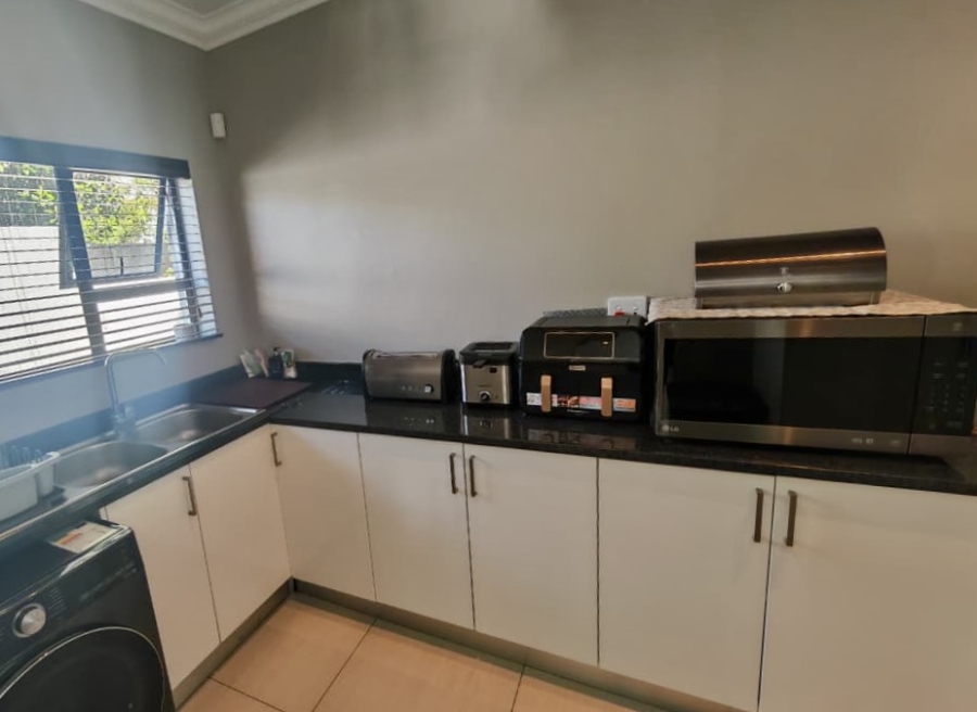 3 Bedroom Property for Sale in Myburgh Park Western Cape